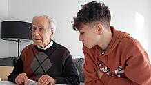 Schüler Noah Melich befragt Zeitzeuge Max Stark Anfang des Jahres.