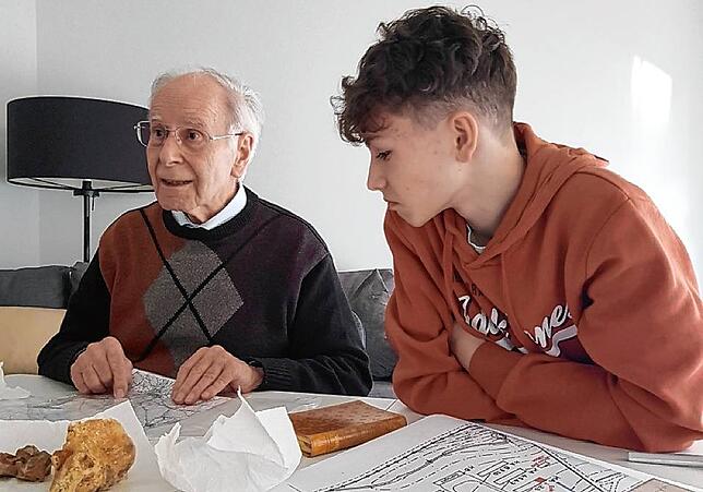 Schüler Noah Melich befragt Zeitzeuge Max Stark Anfang des Jahres.