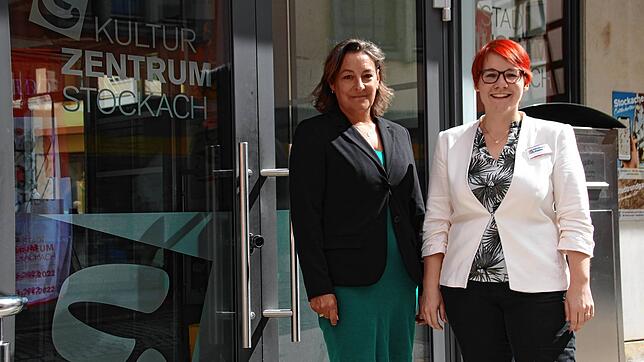 Corinna Bruggaier, Leiterin des Kulturamts (links) und Katharina Hübner, Leiterin der Tourist-Information, freuen sich über ein bislang ...