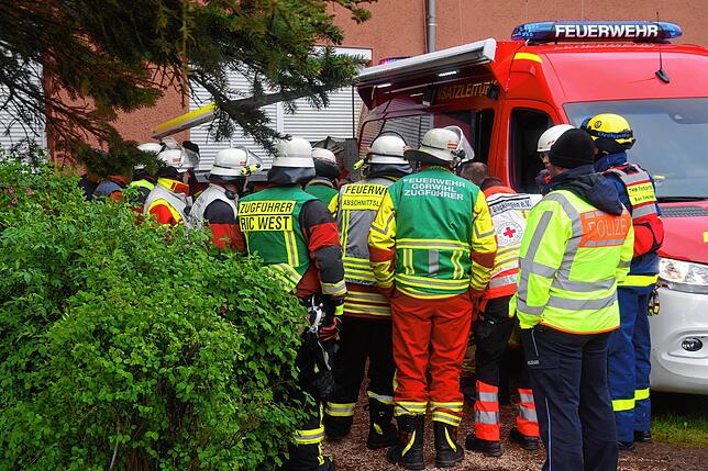 Bild 35: Feuer im Mehrfamilienhaus: Bilder vom Großeinsatz