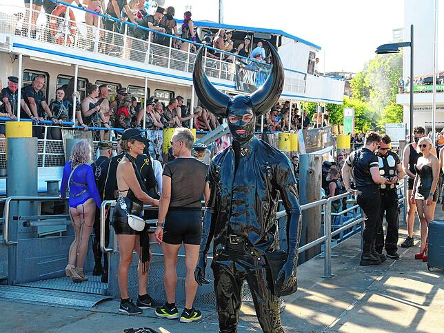 Bild 4: Das Torture Ship legt wieder ab: Die besten Bilder der BDSM- und Fetischfreunde am Bodensee
