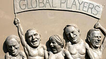Die „Global Players“ sind ein Ausschnitt aus dem Relief in Ludwigshafen. Bild: dpa
