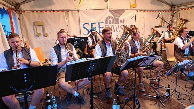 Bild 9: Dingelsdorf feiert wieder! Auf dem Dorfplatz findet das Herbstfest statt