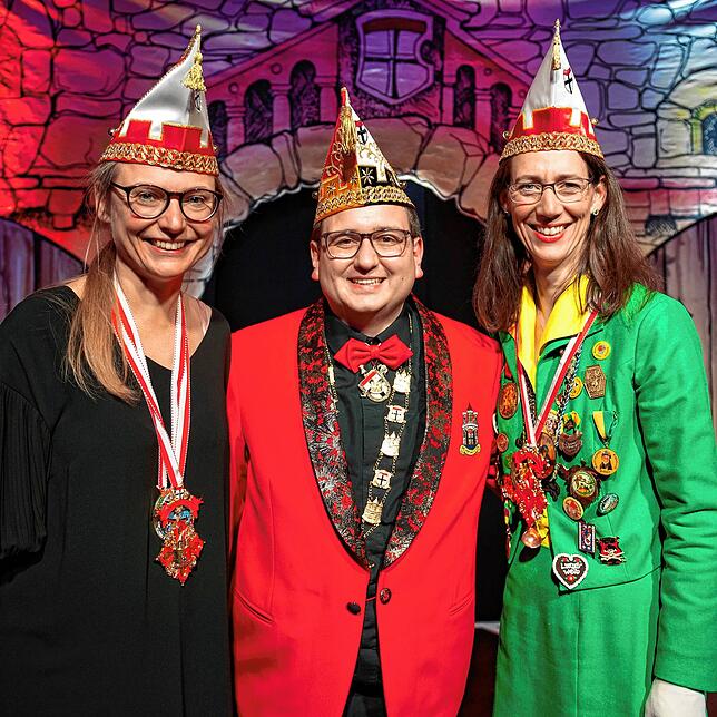Gruppenbild mit Herr: Unter Mario Böhlers Führung hat sich die Niederburg auch für Frauen weiter geöffnet. Hier mit den beiden neu ...