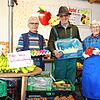 In &bdquo;Eggs Marktlädele&ldquo; freuen sich Christel und Robert Streicher sowie Helga Amann (von links) darüber, dass die Kunden so ...