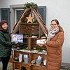 Doreen Hess (links) und Priszilla Keller haben einen Adventskalender organisiert, bei dem Familien und Institutionen auf der ganzen ...