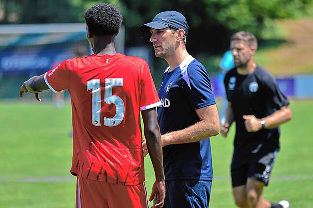Bild 5: SC Freiburg II gewinnt Test beim FC Erzingen gegen den FC Zürich II mit 6:3 – wir haben Fotos!