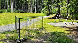 Noch sieht der geschlossene Waldspielplatz im Germanswald so trist aus. Nun sollen hier die neuen Spielgeräte installiert werden.