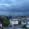 Das Unwetter zieht am Samstagabend über Meersburg.