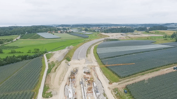 Bild : Riesenbaustelle B31-neu: Die Arbeiten sind im Zeitplan, auf die Stadt kommen aber Mehrkosten zu
