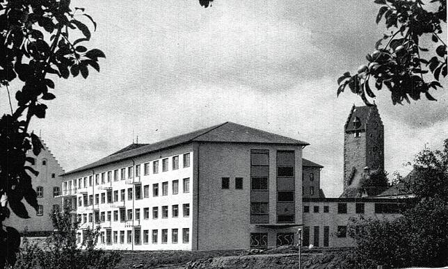 1961 erbaut war das Krankenhaus eine moderne Klinik. Unzählige Pfullendorfer kamen hier zur Welt, wurden operiert und gesund gepflegt.