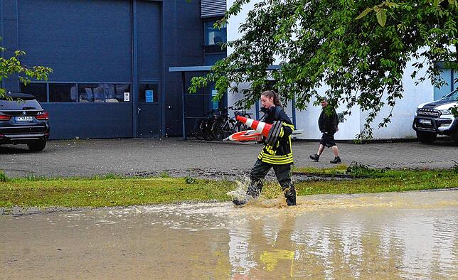 Bild 4: Bilder vom Unwetter in Markdorf: Evakuierung des Campingplatzes