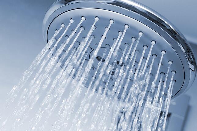 Selbst unser Duschwasser muss Trinkwasserqualität haben. Das ist von der EU sichergestellt.