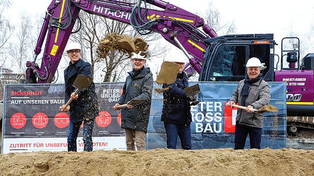 Architekt Thomas Bönsch (von links), Baubürgermeister Karl Langensteiner-Schönborn, Businesspark-Geschäftsführer Markus Imholz und ...