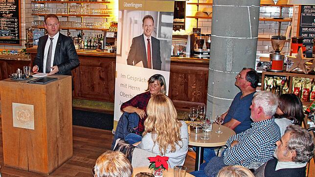 Rede und Antwort stand Oberbürgermeister Jan Zeitler bei seiner ersten &bdquo;Bürger Lounge&ldquo; Ende des Jahres 2017, rund neun ...