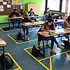 Auch an der Robert-Schuman-Realschule in Waldshut ist am Montag der Unterricht für die Abschlussklassen wieder angelaufen. Markierungen ...