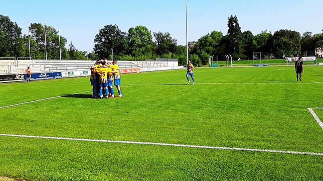 Jubel beim FC Singen nach dem Treffer zum 2:0 durch Niklas Vogt