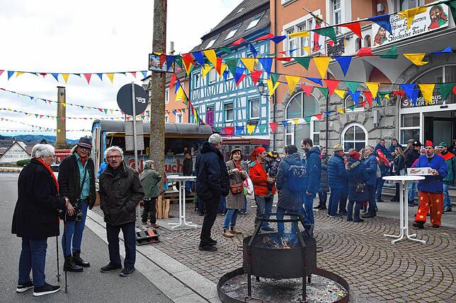 Bild 23: Bilder vom Laufnarrenmarkt am Stockacher Narrenbaum und im Bürgerhaus