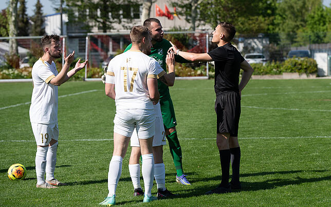 Bild 2: FC Hochrhein siegt mit 4:1 beim Bosporus FC Friedlingen &ndash; und wir haben Bilder!