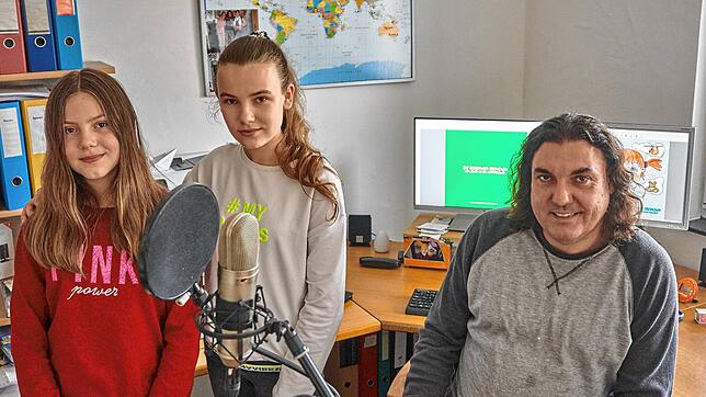 Eingesungen: Heiko Trefzger im heimischen Studio in Öflingen wird musikalisch &ndash; wie bereits beim ersten Album &ndash; von seine ...