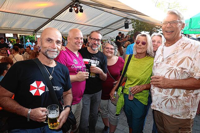 Bild 16: Feierlaune mit der Gretle-Band beim Dettinger Dorffest - hier gibt’s die schönsten Bilder