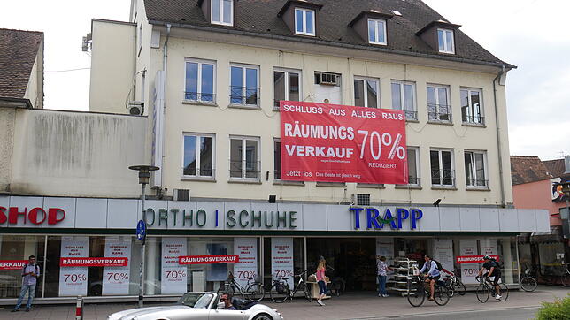 Das Schuhhaus Trapp in der Friedrichstraße schließt. Geschäftsführer Sebastian Trapp hat auch schon eine Vorstellung davon, was danach ...