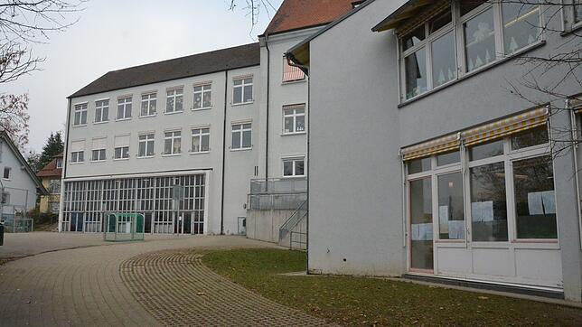 In welcher zeitlichen Abfolge die Gretser-Grundschule (im Bild) saniert und die Pläne für einen Schulneubau im Süden der Stadt ...