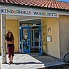 Im Kinderhaus &bdquo;Wunderfitz&ldquo;, hier mit der Sprecherin der Leibertinger Vorschuleinrichtungen Kindergartenleiterin Birgit ...