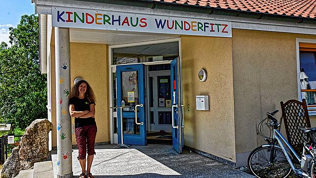 Im Kinderhaus &bdquo;Wunderfitz&ldquo;, hier mit der Sprecherin der Leibertinger Vorschuleinrichtungen Kindergartenleiterin Birgit ...
