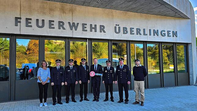 Symbolische Schlüsselübergabe für den Ausrückebereich Ost (von links): Anja Kretz (Ortsvorsteherin Nußdorf), Ludwig Ehing ...