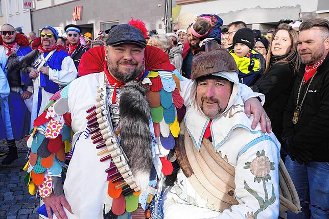 Bild 14: Die Wuescht besiegen die Glonkies beim Völkerball-Wettkampf