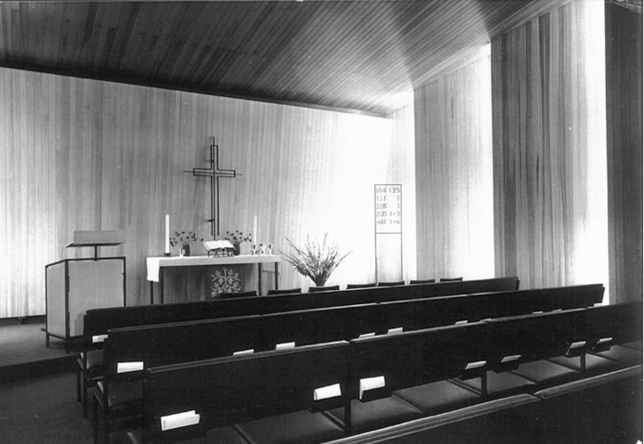 Den Standards der Zeit entsprechend. So sah der Innenraum der Kirche zur Einweihung 1965 aus. Bis auf eine Renovierung 1995 blieb der ...