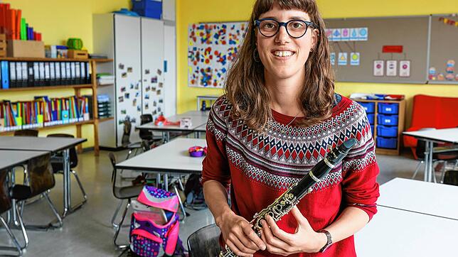 Grundschullehrerin Theresa Fitz ist das neueste Mitglied in den Reihen der Stadtkapelle Radolfzell. Schon jetzt fühlt sie sich sehr wohl ...