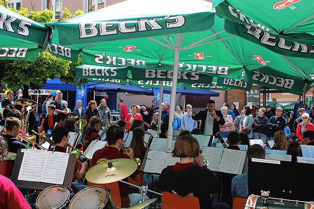 Bild 18: Bilder vom Straßenfest am Schweizer Feiertag (1)