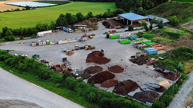 Zwischen dem Recyclinghof (Bild) und dem Ortsteil Ettikon ist eine Photovoltaik-Anlage geplant. Foto: Stefan Kurczynski