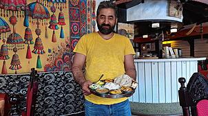Ahtisham Javed serviert Thali – eine Platte mit diversen indisch-pakistanischen Gerichten. Der 38-Jährige betrieb zuvor das ...