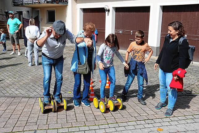 Bild 2: Zahlreiche Besucher beim Dorffest in Stahringen