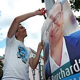 Wahlplakate sind das sichtbarste äußere Zeichen dafür, dass der Wahlkampf losgegangen ist. In dieser Woche werden wie aufgehängt. Und ...