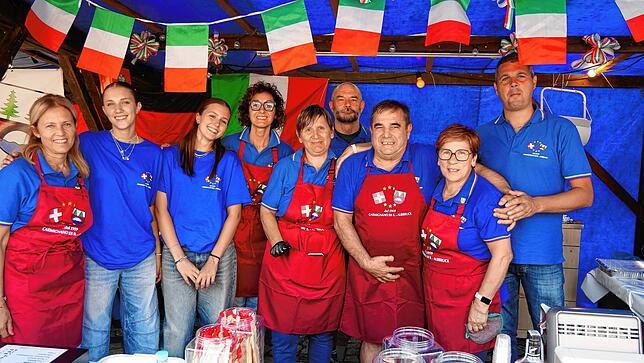 Bild 23: Strahlendes Altweiberwetter beim Albbrucker Dorffest: Tolle Stimmung und buntes Programm