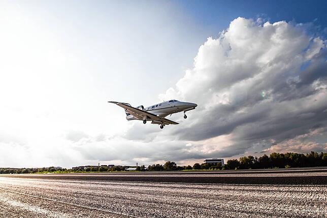 Am Flughafen Friedrichshafen starten und landen deutlich mehr Kleinflugzeuge als Passagierjets. Rund 80 Prozent der Flugbewegungen ...