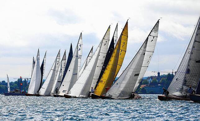 Bild 21: Dutzende Segelyachten im Konstanzer Trichter: Bilder der Regatten bei der Bodenseewoche