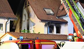 In einer Wohnung eines Mehrfamilienhauses in der Ecke Aachstraße/Markdorfer Straße ist in Neufrach am Sonntag gegen Mitternacht ein ...