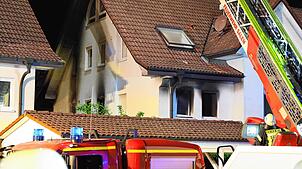 In einer Wohnung eines Mehrfamilienhauses in der Ecke Aachstraße/Markdorfer Straße ist in Neufrach am Sonntag gegen Mitternacht ein ...