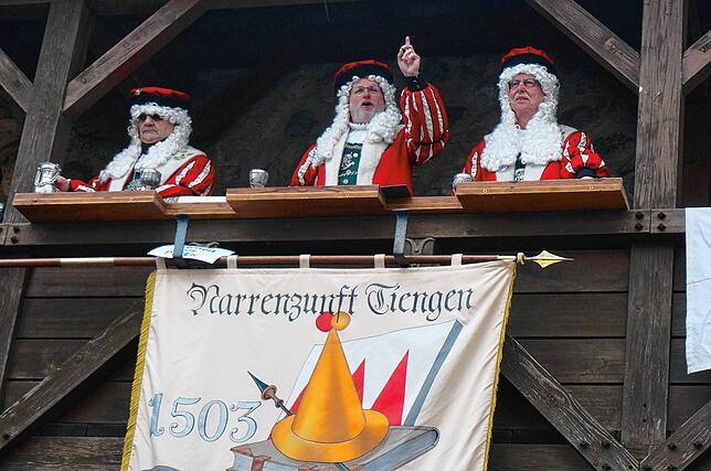 Das Narrengericht Tiengen kennt keine Gnade (von links): Fürsprech Bernd Müller, Narrenrichter Klaus-Dieter Ritz und Ankläger Klaus ...