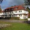 Dieses Mehrfamilienhaus an der Villinger Straße 56 wird nun in einem Bieterverfahren angeboten. Bilder: KEG