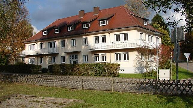 Dieses Mehrfamilienhaus an der Villinger Straße 56 wird nun in einem Bieterverfahren angeboten. Bilder: KEG