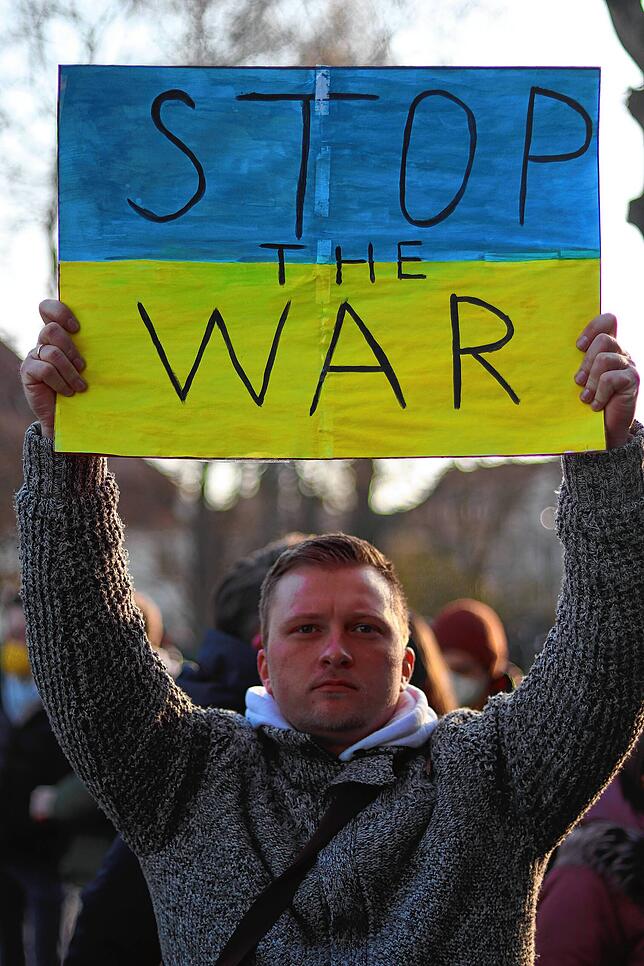 Bild 1: Gesichter der Solidarität: Warum Menschen gegen den Ukraine-Krieg demonstrieren