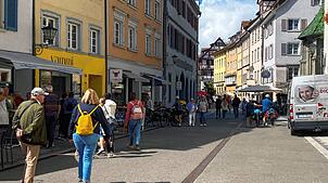 Tagsüber gut besucht, abends manchmal turbulent: In der Münsterstraße sollen Jugendliche am Sonntagabend einen Senioren angegriffen ...