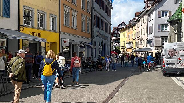 Tagsüber gut besucht, abends manchmal turbulent: In der Münsterstraße sollen Jugendliche am Sonntagabend einen Senioren angegriffen ...