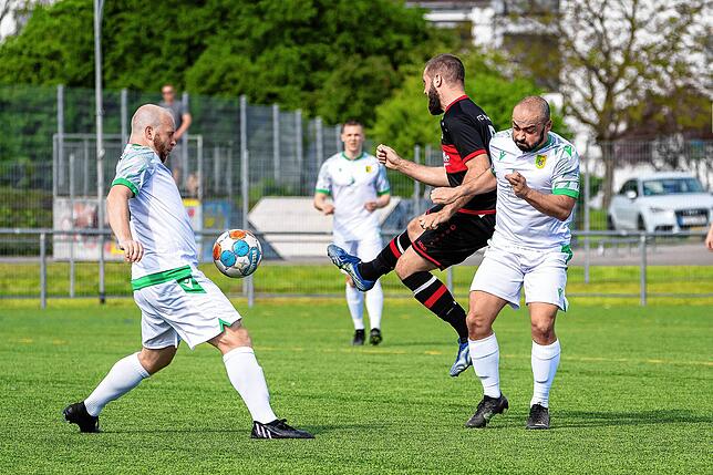 Bild 10: SV Herten setzt sich mit 4:2 gegen den FC Rot-Weiß Weilheim durch &ndash; und wir haben Bilder!